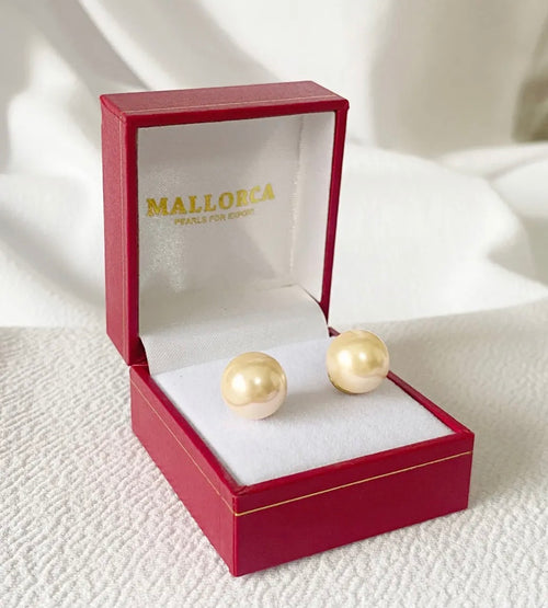 Aros perla Mallorca dorada en estuche rojo