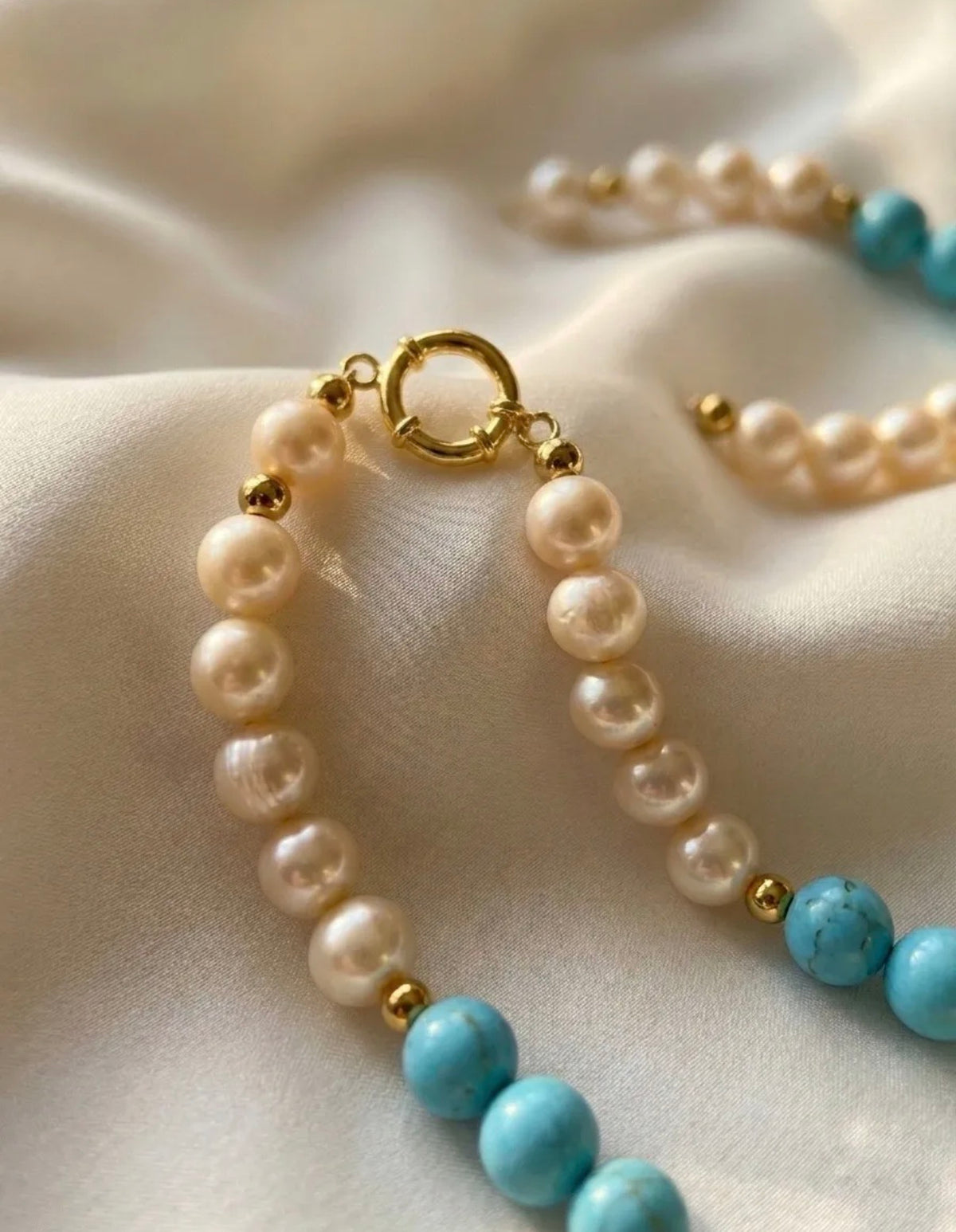 Collar Perlas de Mallorca con Turquesa - detalle cierre dorado